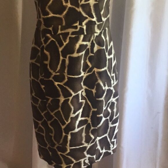 Linen blend dress in size 6 in wild life print by CHAPTER ONE - Picture 4 of 14